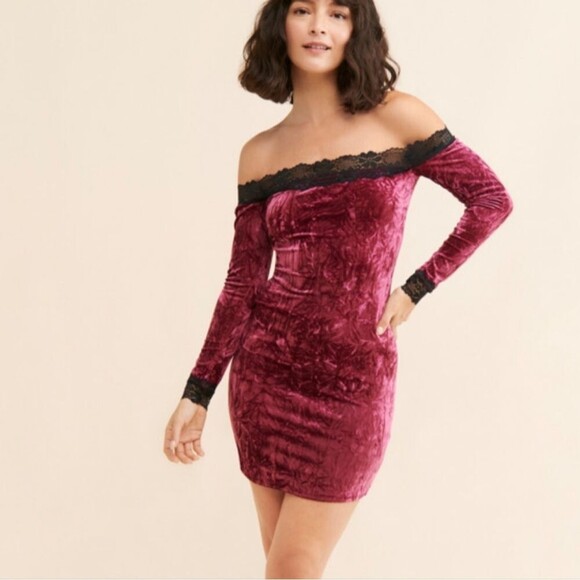 Kimchi Blue Dresses & Skirts - Kimchi Blue Red Ruched Off-Shoulder Bodycon Mini Dress